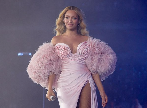 Diana Ross serenades Beyoncé during her spectacular birthday concert