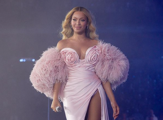 Diana Ross serenades Beyoncé during her spectacular birthday concert